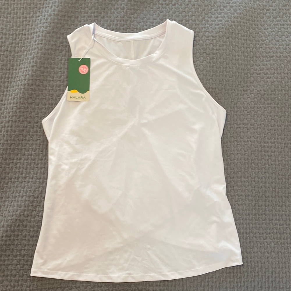 NWT! Halara cut out crossover hem yoga tank